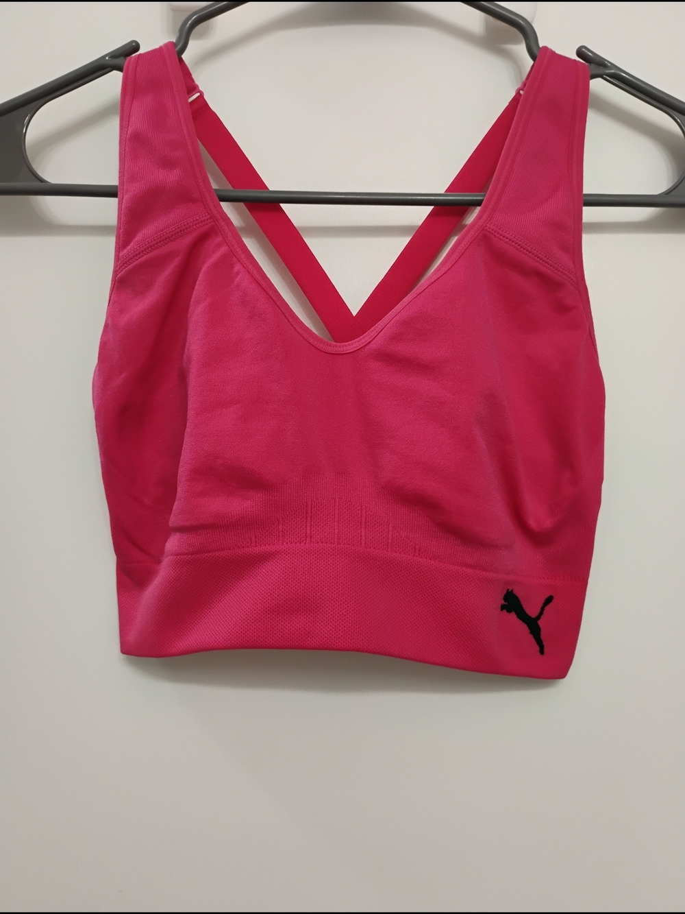 PUMA Women's Pink Seamless Sports Bra - Supportive V-Neck Crop